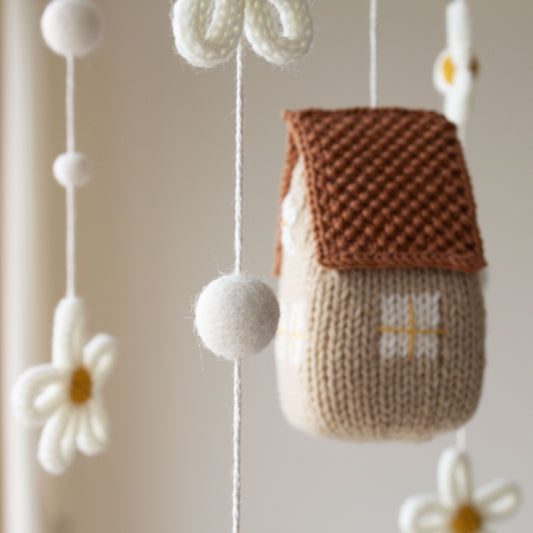 Daisy cottage baby mobile - Floral cottagecore nursery decor