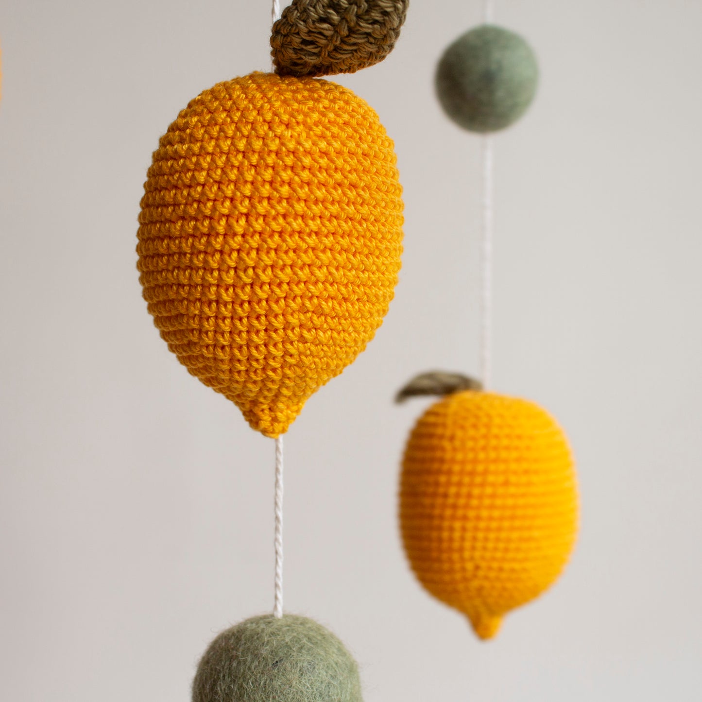 Lemon & Daisy Cot Mobile: Floral Citrus Fruit Baby Nursery Decor, Handmade in UK
