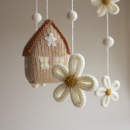 Daisy cottage baby mobile - Floral cottagecore nursery decor