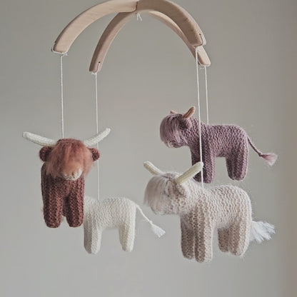 Highland Cows baby mobile: neutral nursery decor